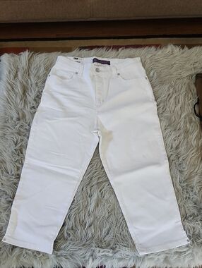 Gloria Vanderbilt Women's Amanda Capri Classic Rise Jeans Size 8 New With Tag!